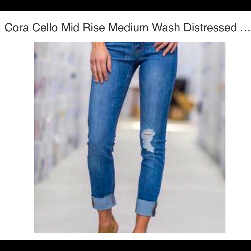 NWOT Cello Mid Rise Medium Wash Slightly Distressed Jeans, Size 11